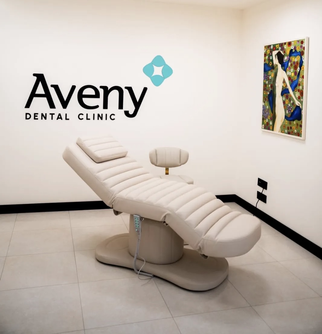 Električni krevet za tretmane u Aveny Dental Clinic, opremanje klinike Almita Luxury